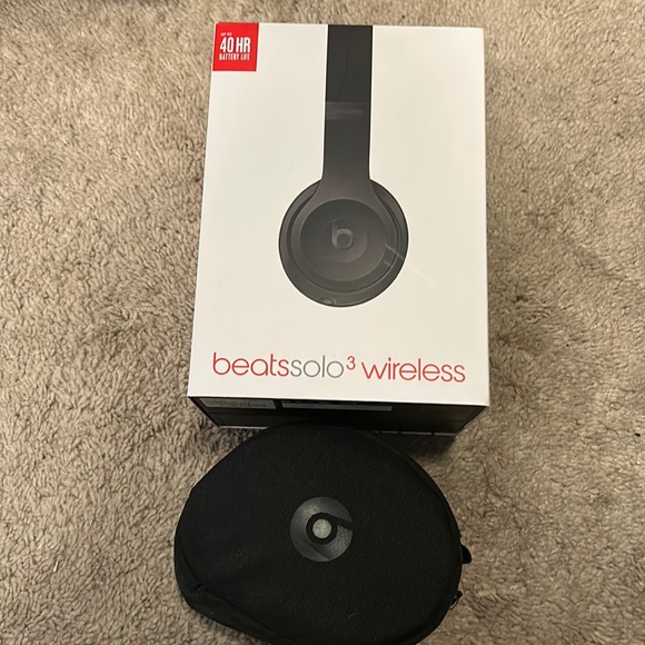 Beats Solo 3 headphones - Picture 1 of 4